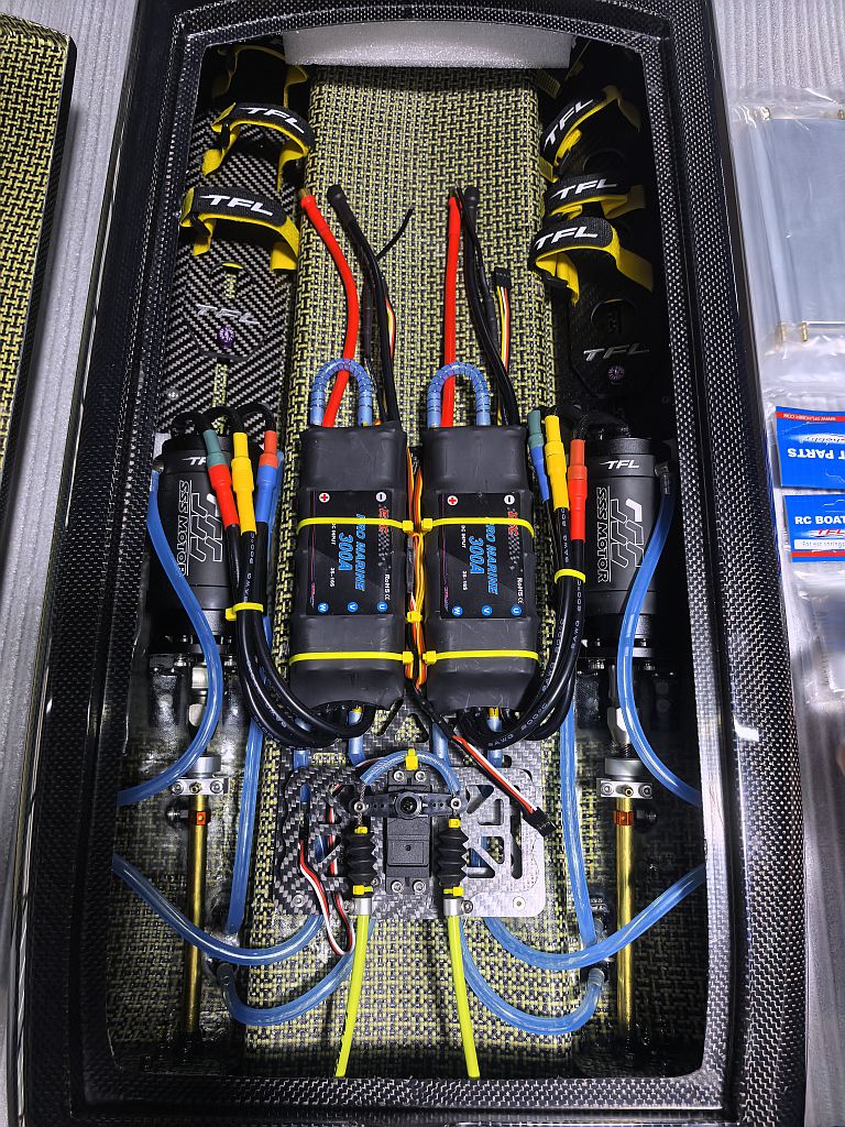 TFL 56'' / Genesis CFR (Carbon Full Race/ Double layup/ Full Kevlar)100% Carbon Fiber Cat With Twin V-2 56114/960kv Motors / 300A ESC t / Adjustable battery trays. - Image 2