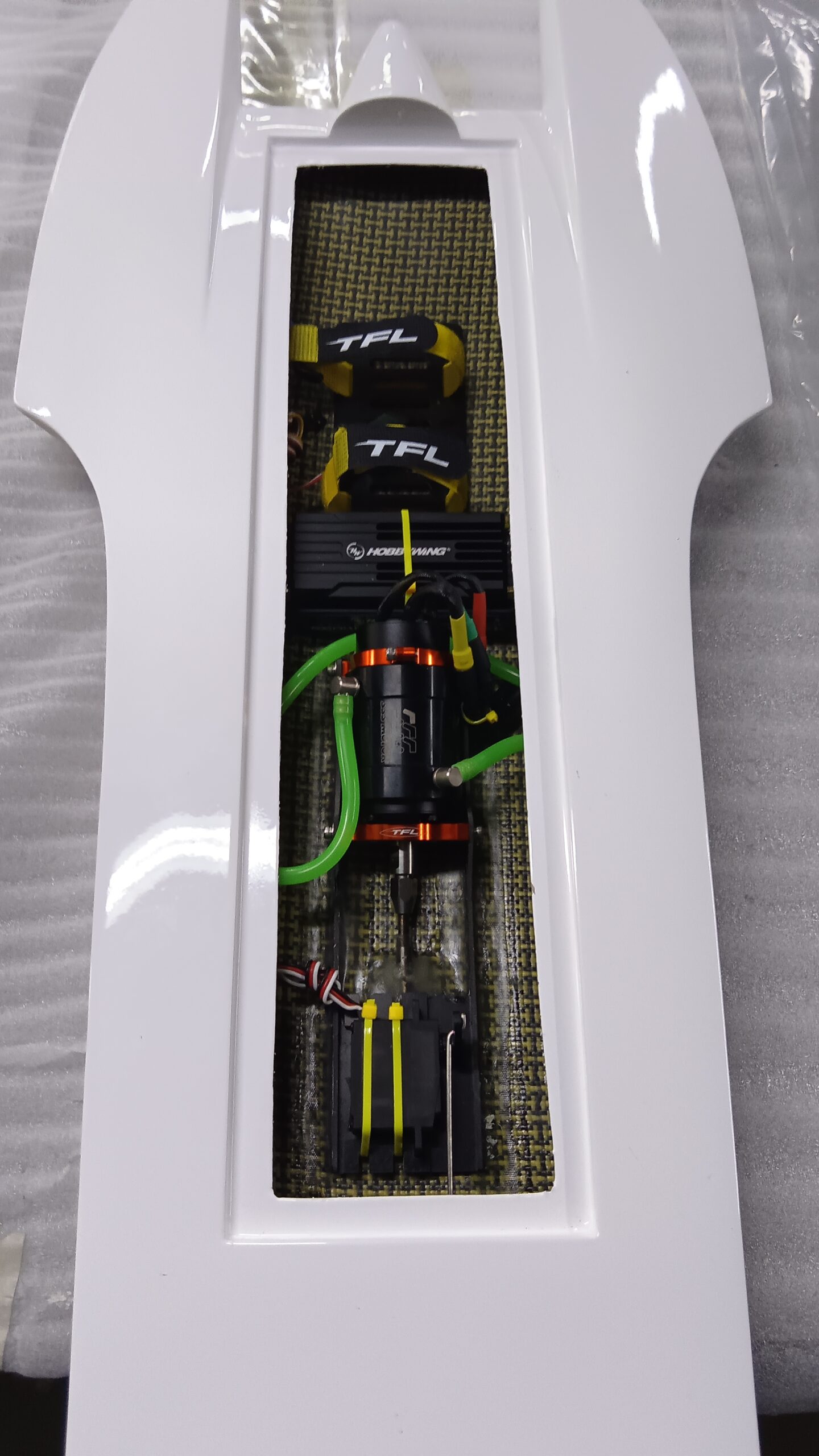 TFL Popeye Hydro 35" (White) w/4082/2200kv V-2 motor & 200amp ESC. 5s-6s. - Image 3